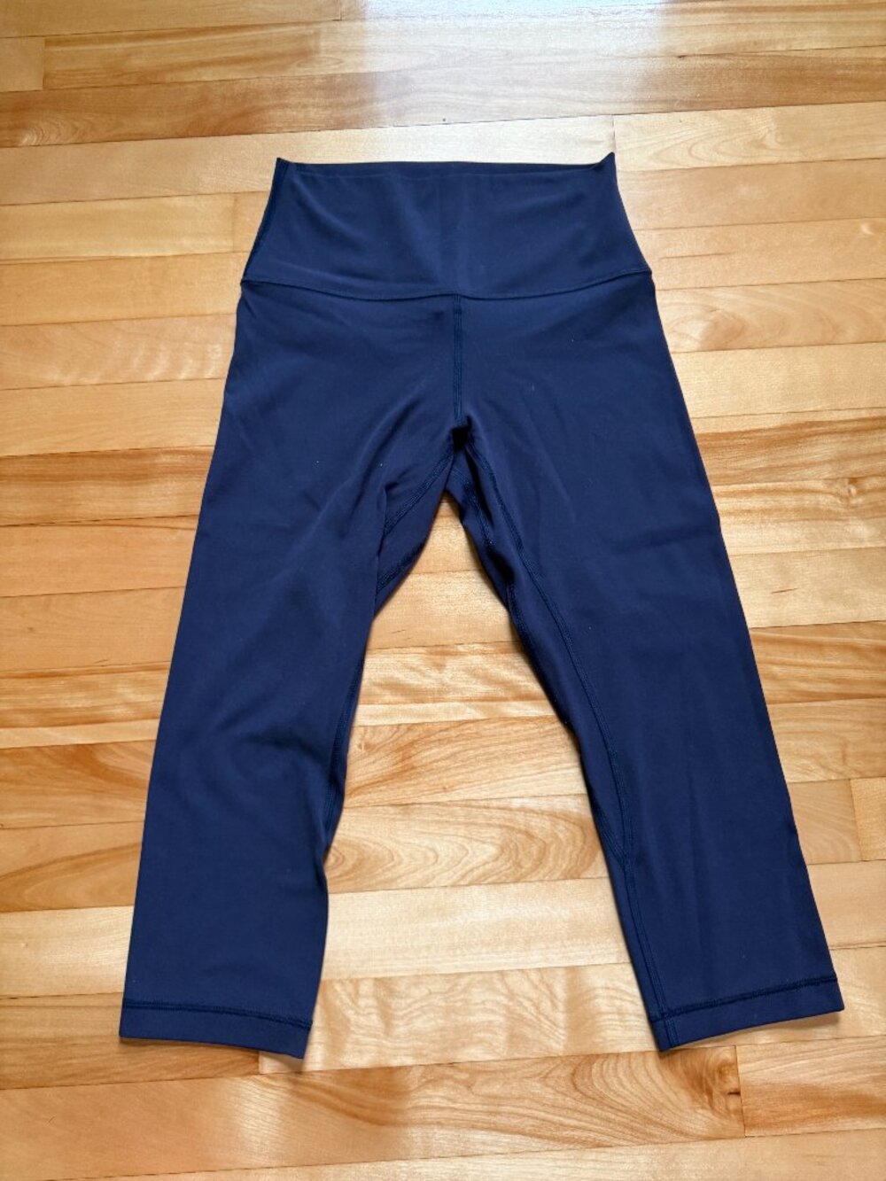 Lululemon cropped leggings, size 6, navy